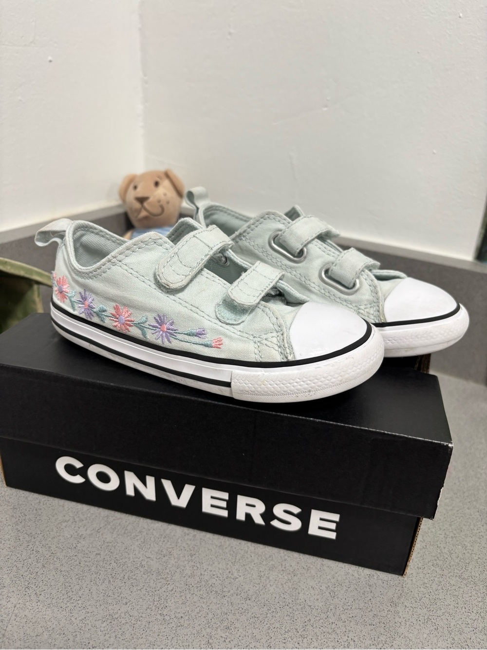 Converse Chuck Taylor All Star Embroidered Florals Easy On Size 10C